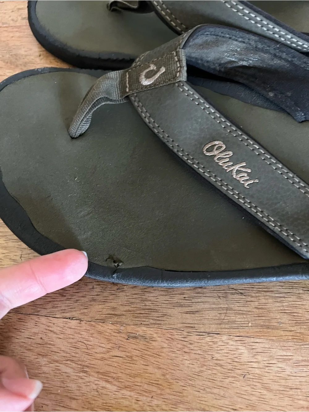 OluKai Ohana Men's Sandals, Water Resistant Flip Flops with Arch Support Size 11